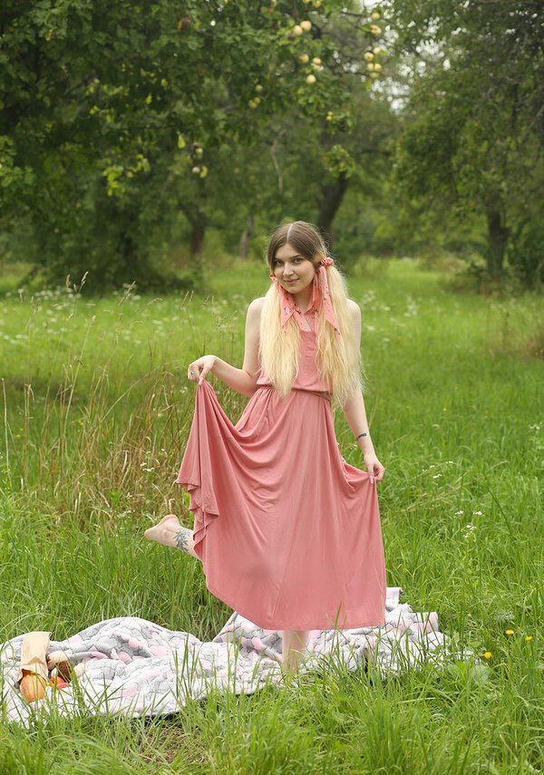 Оленька, 25